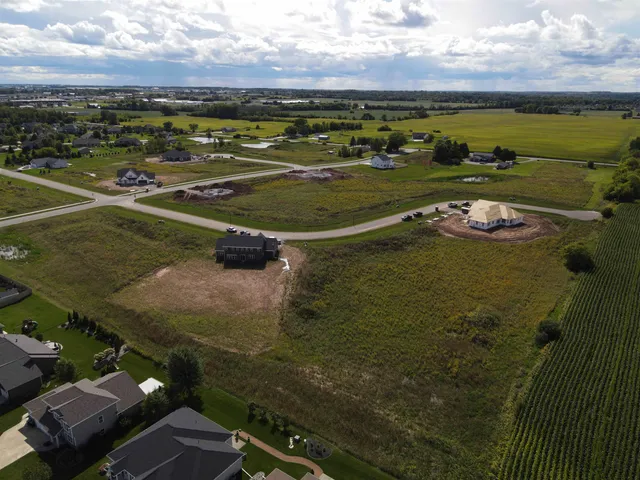 $179,900 | Meadow Lane, Unit 16, Appleton, WI 54913