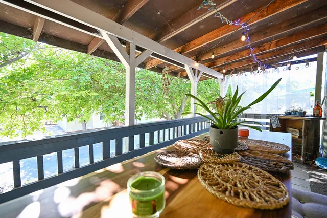 a view of yard with green space