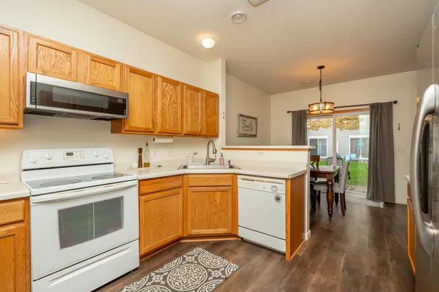 $284,900 | 8042 Stratford Circle South, Shakopee, MN 55379