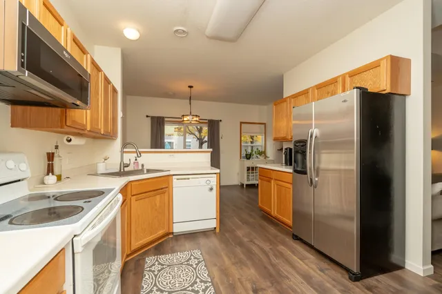 $284,900 | 8042 Stratford Circle South, Shakopee, MN 55379