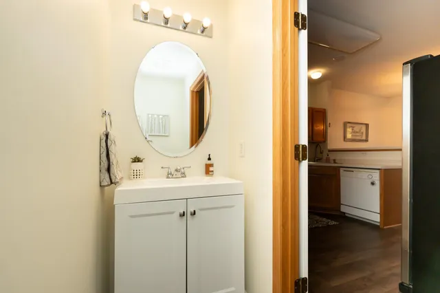 $284,900 | 8042 Stratford Circle South, Shakopee, MN 55379