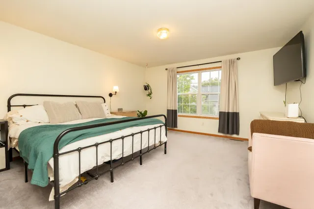 $284,900 | 8042 Stratford Circle South, Shakopee, MN 55379