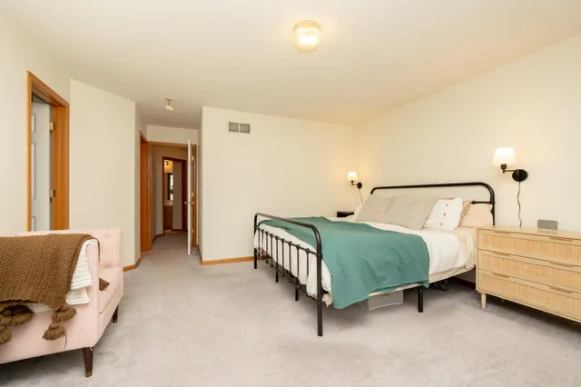 $284,900 | 8042 Stratford Circle South, Shakopee, MN 55379