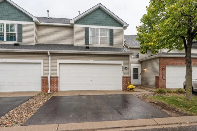 $284,900 | 8042 Stratford Circle South, Shakopee, MN 55379
