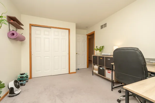 $284,900 | 8042 Stratford Circle South, Shakopee, MN 55379