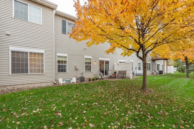 $284,900 | 8042 Stratford Circle South, Shakopee, MN 55379