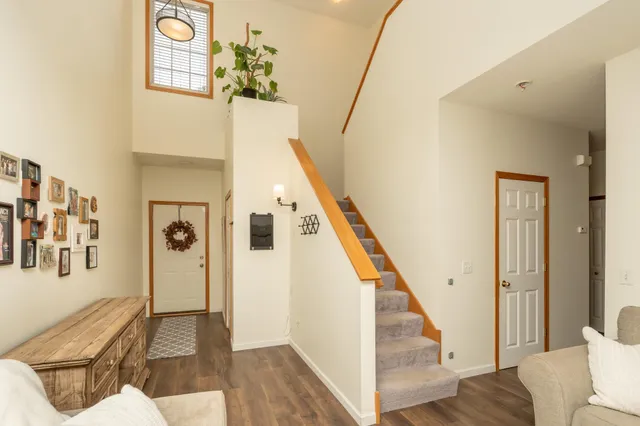 $284,900 | 8042 Stratford Circle South, Shakopee, MN 55379