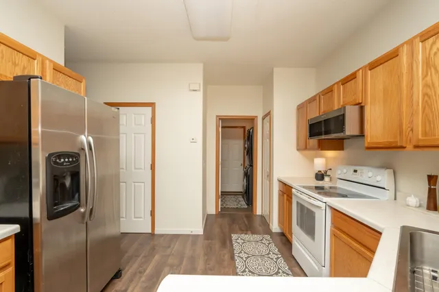 $284,900 | 8042 Stratford Circle South, Shakopee, MN 55379