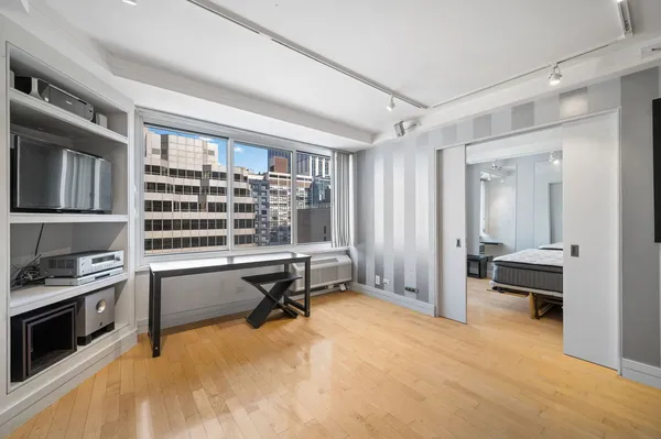 $229,000 | 211 East Ohio Street, Unit 2106, Chicago, IL 60611