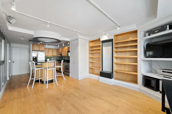 $229,000 | 211 East Ohio Street, Unit 2106, Chicago, IL 60611