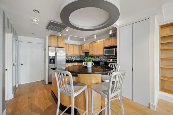 $229,000 | 211 East Ohio Street, Unit 2106, Chicago, IL 60611