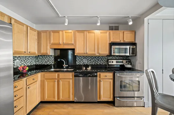 $229,000 | 211 East Ohio Street, Unit 2106, Chicago, IL 60611