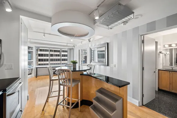 $229,000 | 211 East Ohio Street, Unit 2106, Chicago, IL 60611