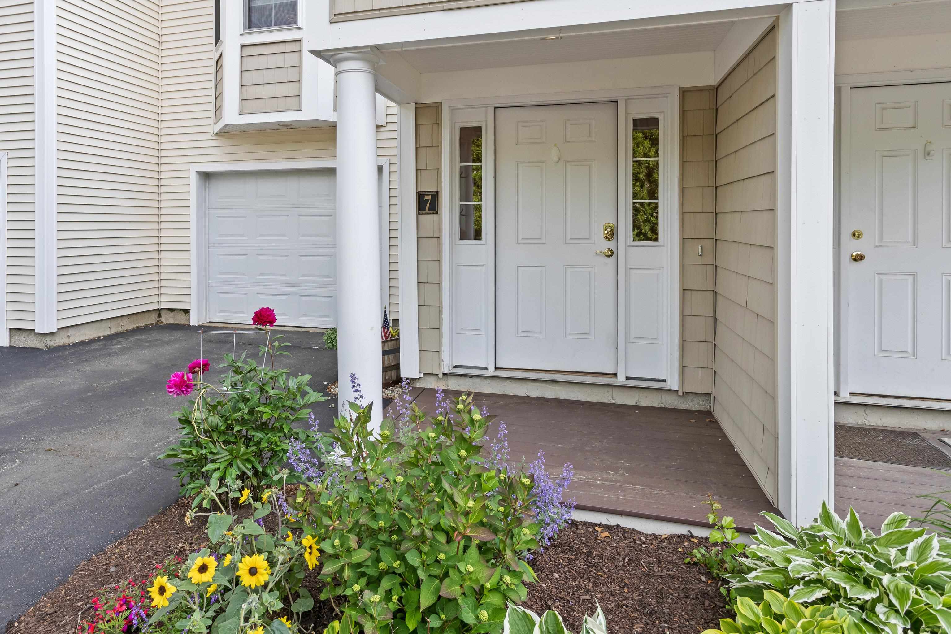 243 Drakeside Road, Unit 7 Hampton, NH 03842 - Photo 3 of 49