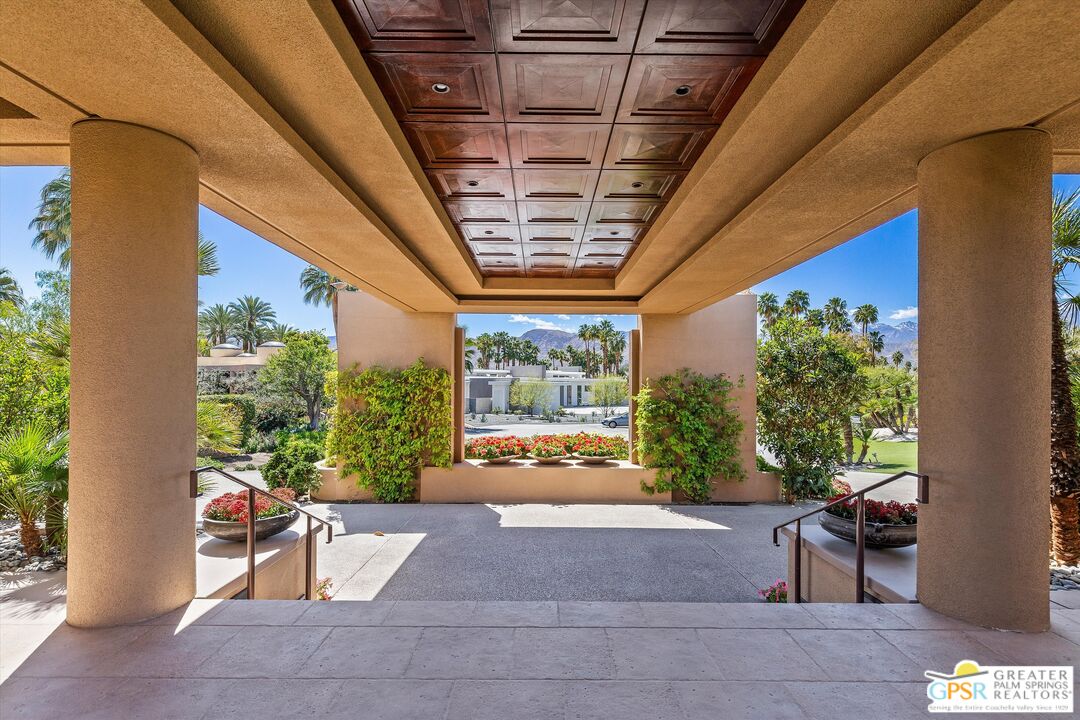 4 Big Sioux Road Rancho Mirage, CA 92270 - Photo 5 of 75 a building outdoor space with patio furniture and potted plants