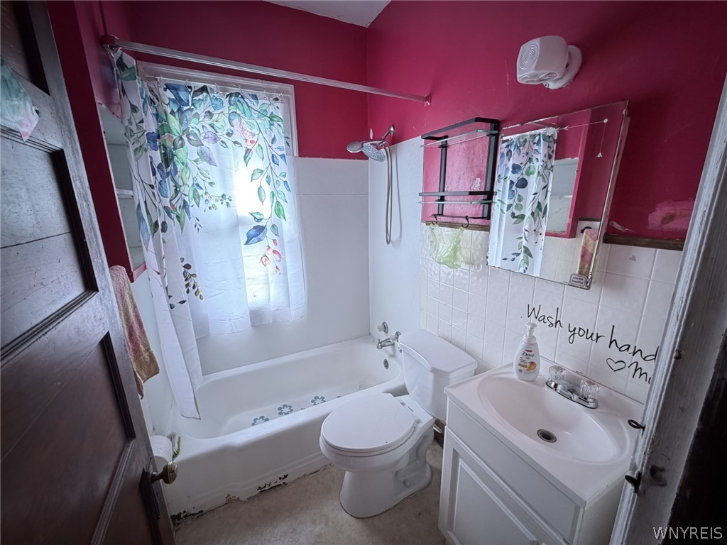 166 Herkimer Street Buffalo, NY 14213 - Photo 20 of 26 Bathroom Unit 2