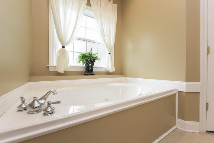 2488 Hudlow Loop Road Dunlap, TN 37327 - Photo 17 of 48 Master Bath Jetted Tub