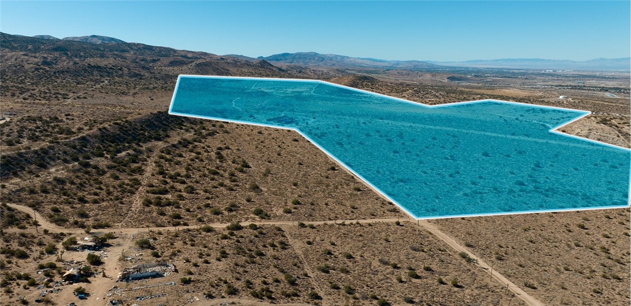7 Jeep Road Littlerock, CA 93543 - Photo 4 of 9 a view of a dry yard with wooden fence