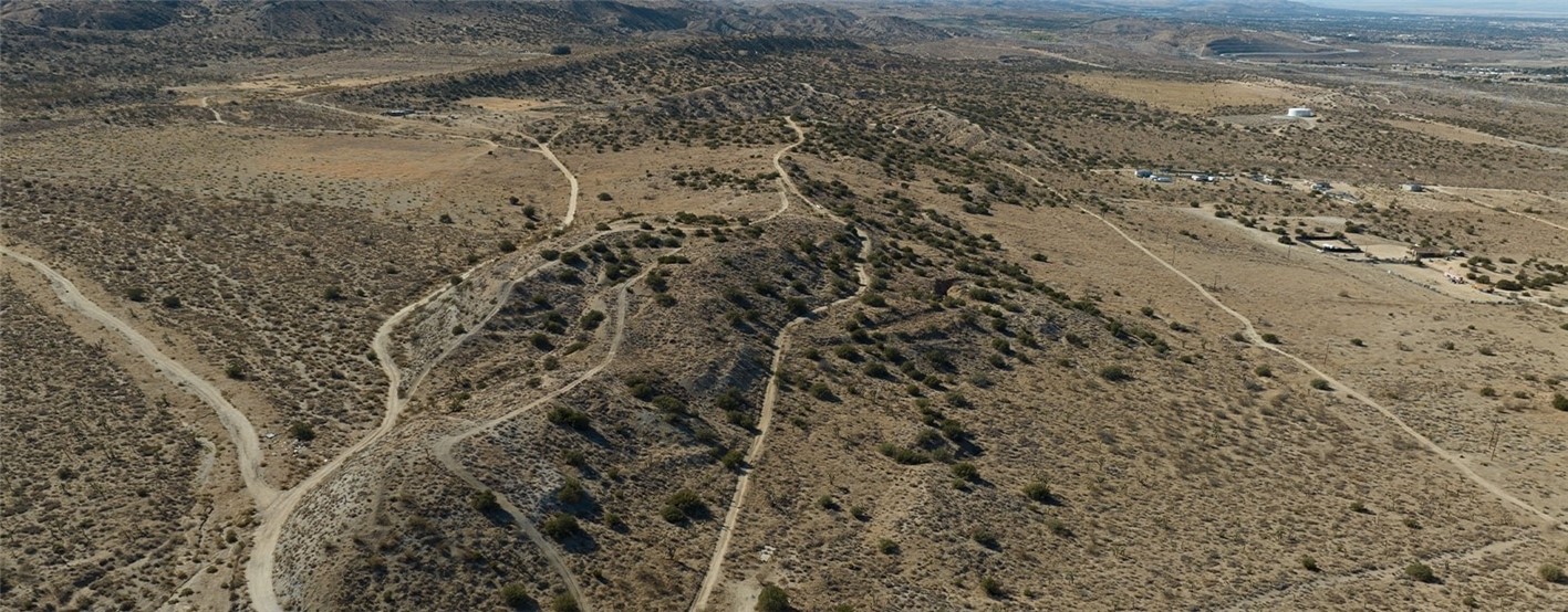 7 Jeep Road Littlerock, CA 93543 - Photo 8 of 9 a view of a dry yard with wooden fence