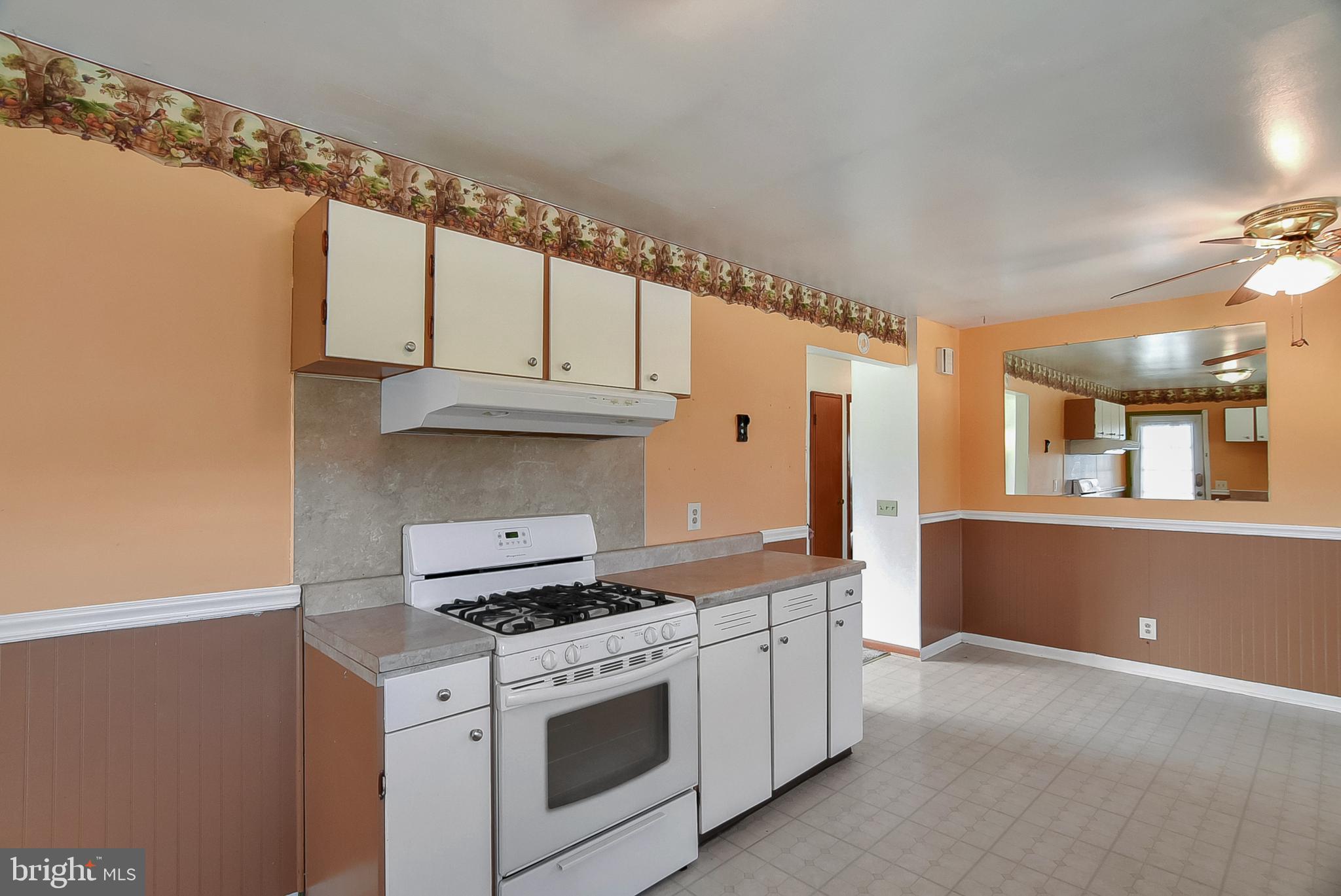 660 Truslow Road Fredericksburg, VA 22406 - Photo 5 of 14 Kitchen with a gas stove