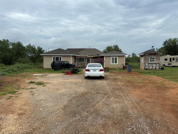 $189,900 | 182 County Road 2665, Devine, TX 78016