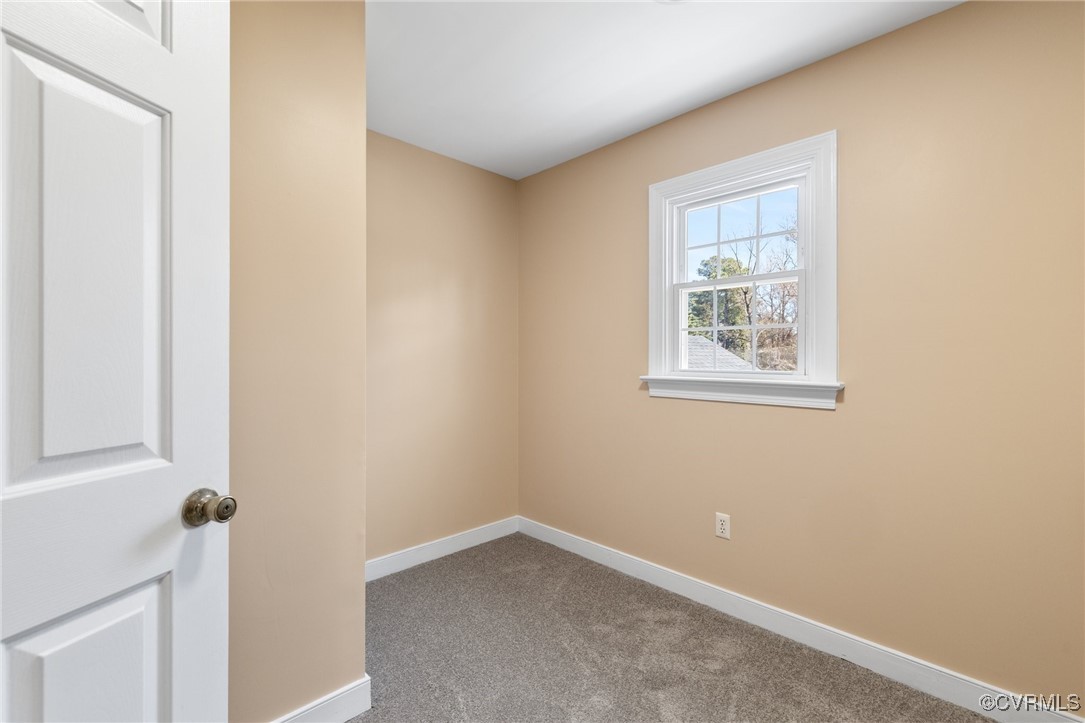 207 Comstock Drive Colonial Heights, VA 23834 - Photo 32 of 44 an empty room with windows