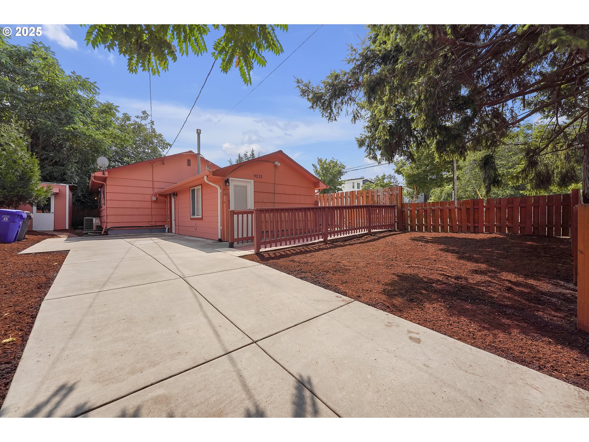 9212 Southeast Bush Street Portland, OR 97266 - Photo 4 of 25