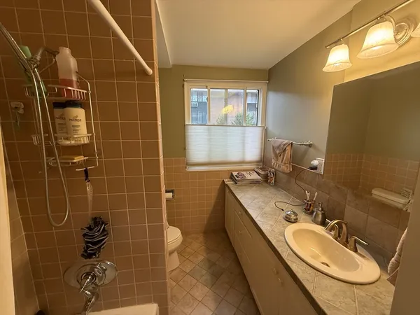$2,600 | 4 Longwood Drive, Unit 3, Andover, MA 01810