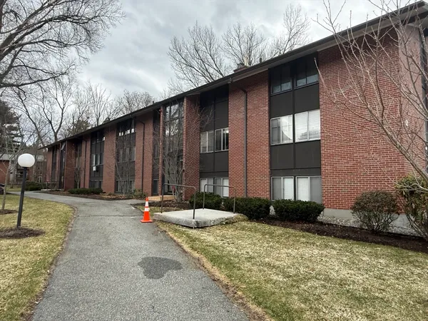 $2,600 | 4 Longwood Drive, Unit 3, Andover, MA 01810