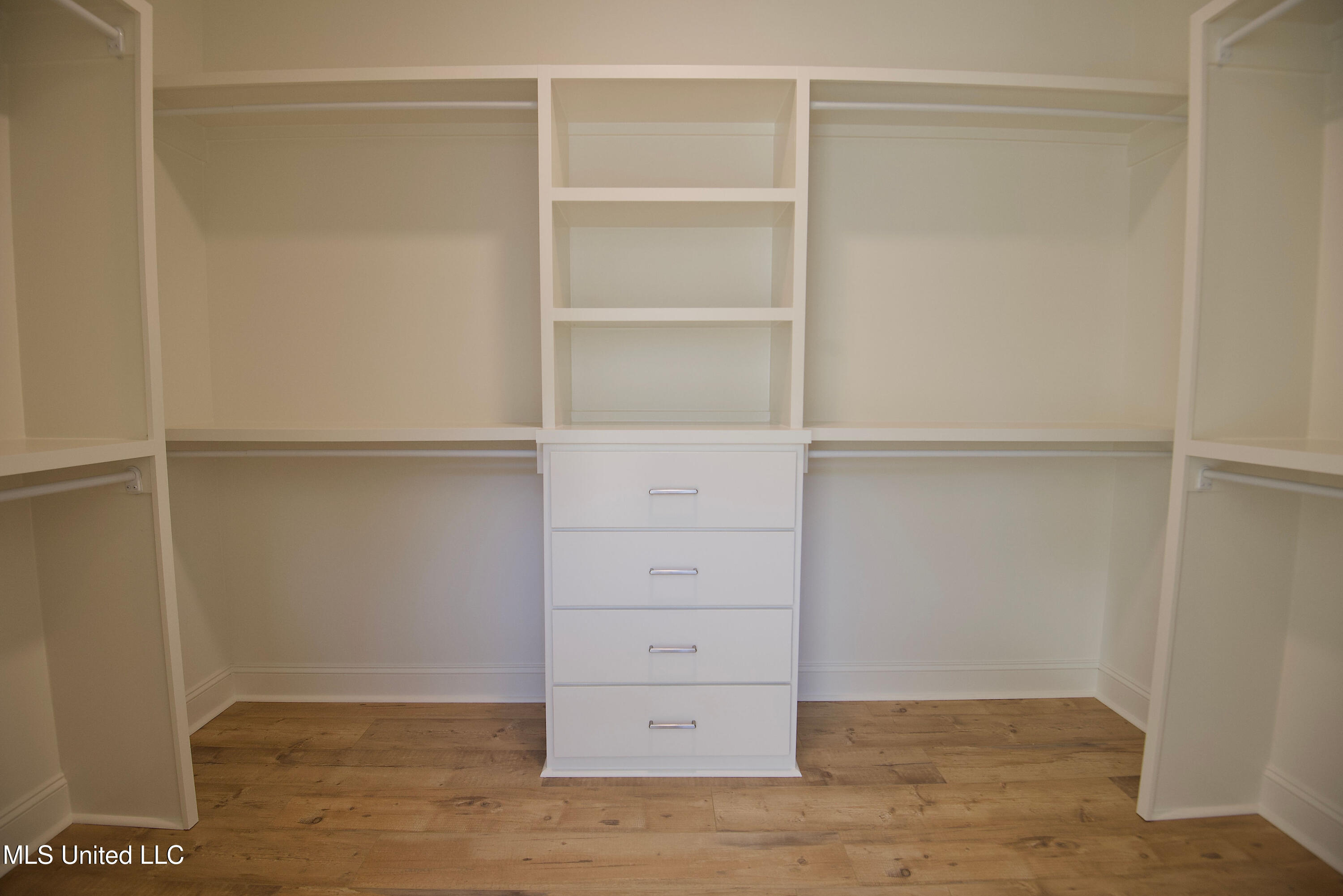 5077 Reserve Way Hernando, MS 38632 - Photo 17 of 27 14-primary closet