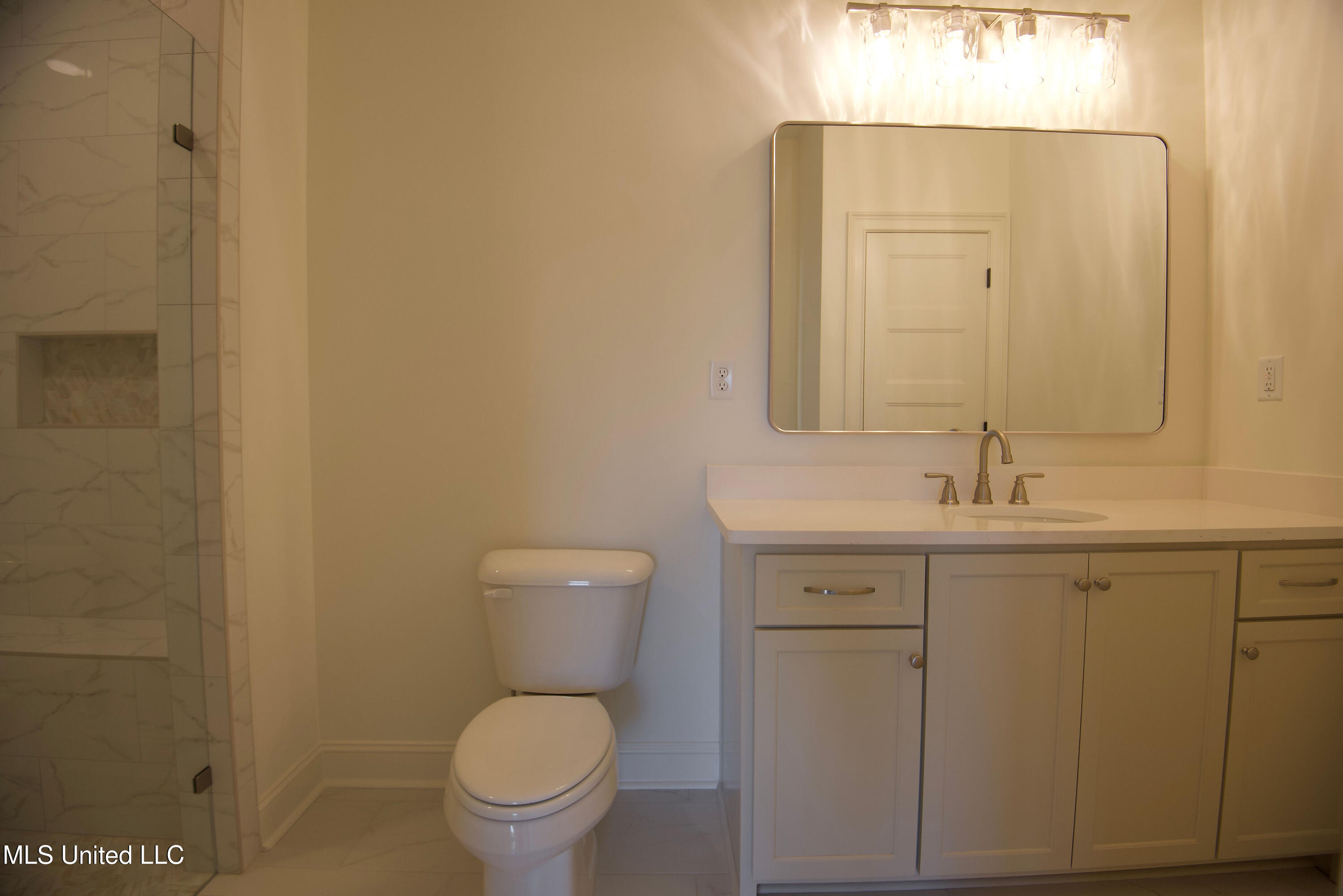 5077 Reserve Way Hernando, MS 38632 - Photo 22 of 27 14-in law bath