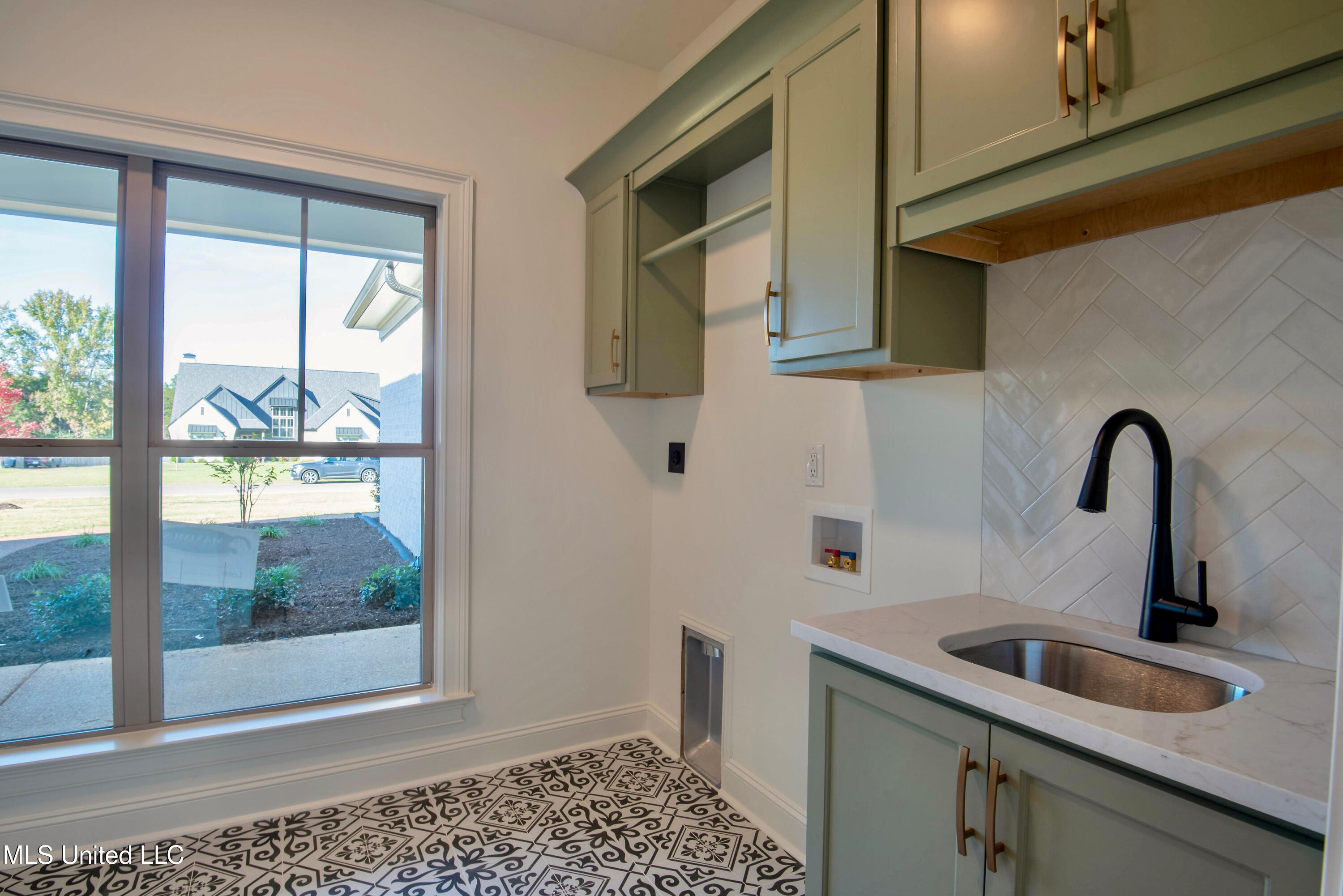 5077 Reserve Way Hernando, MS 38632 - Photo 24 of 27 14-laundry