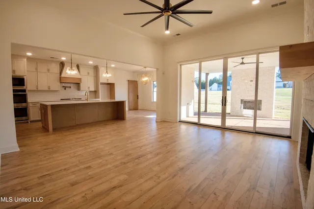 $713,876 | 5077 Reserve Way, Hernando, MS 38632