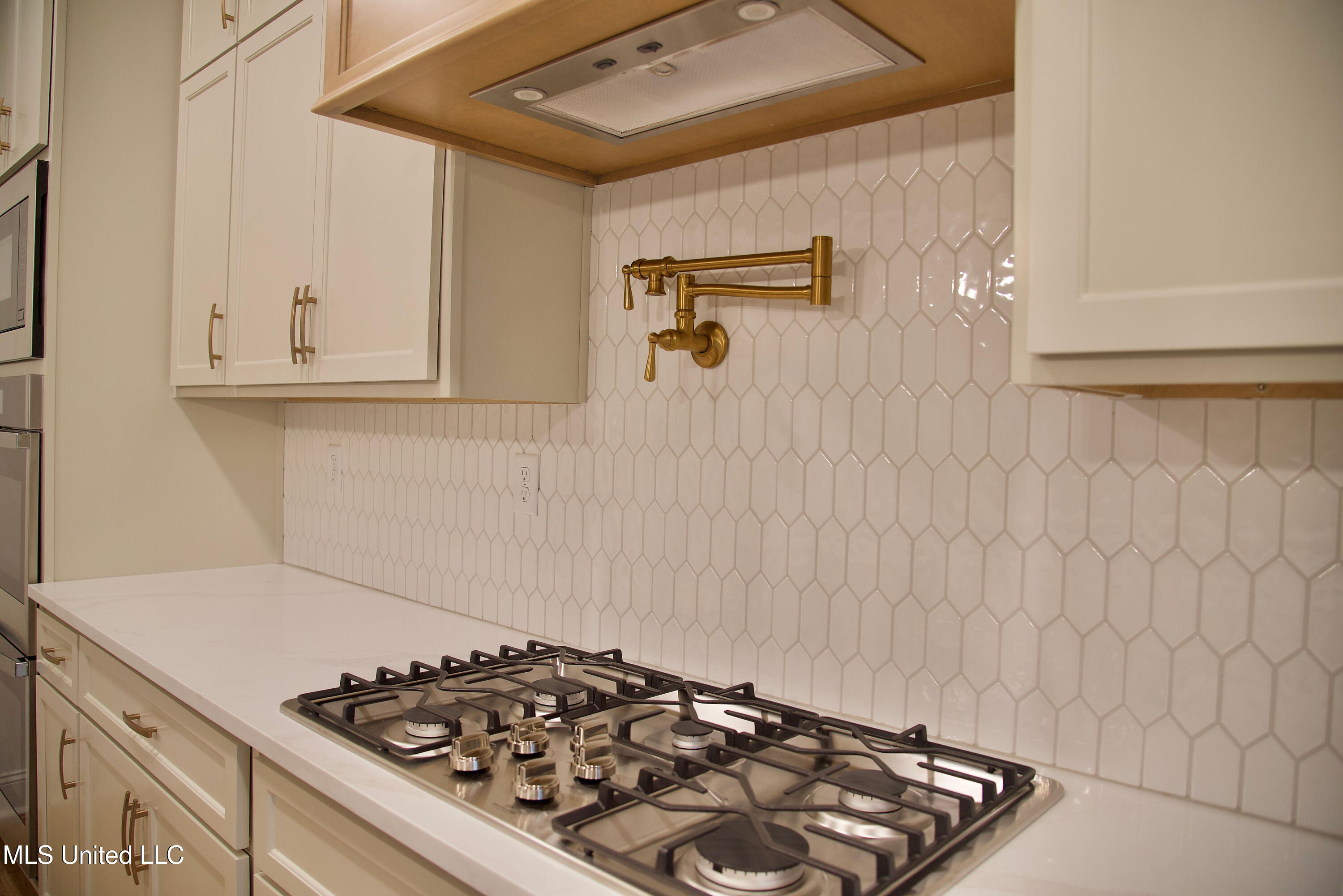 5077 Reserve Way Hernando, MS 38632 - Photo 9 of 27 14-back splash