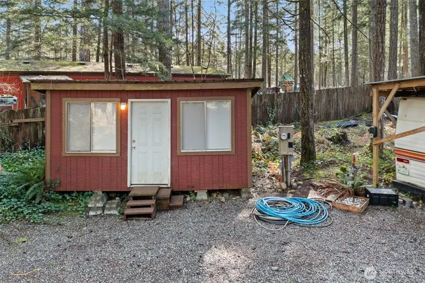 a view of a entryway with patio