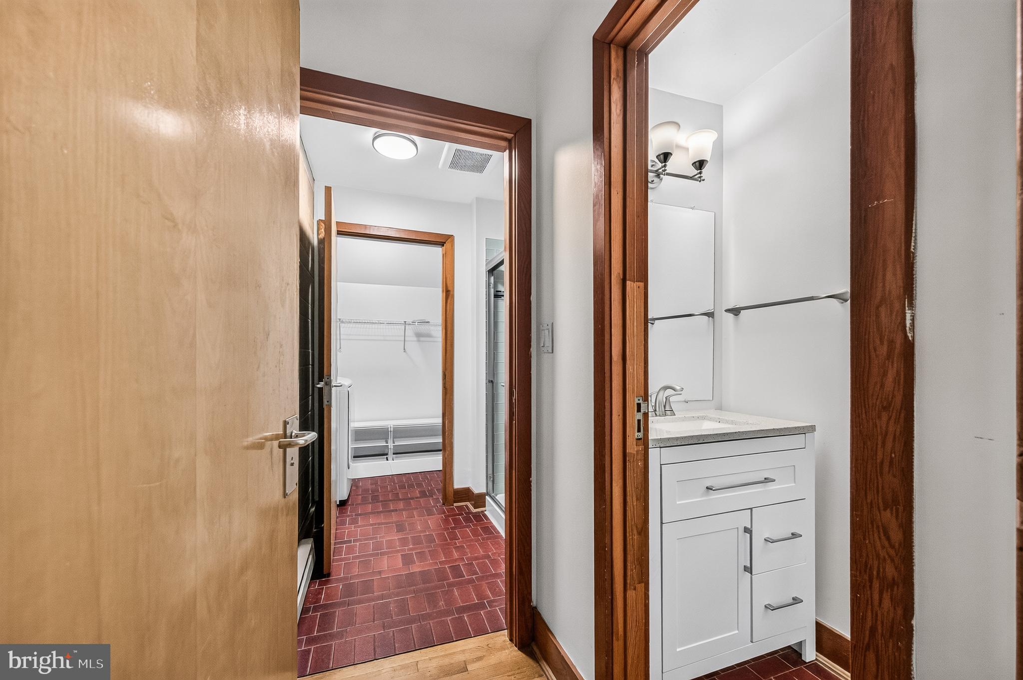 10817 Cross School Road Reston, VA 20191 - Photo 42 of 89 Hallway Full Bath