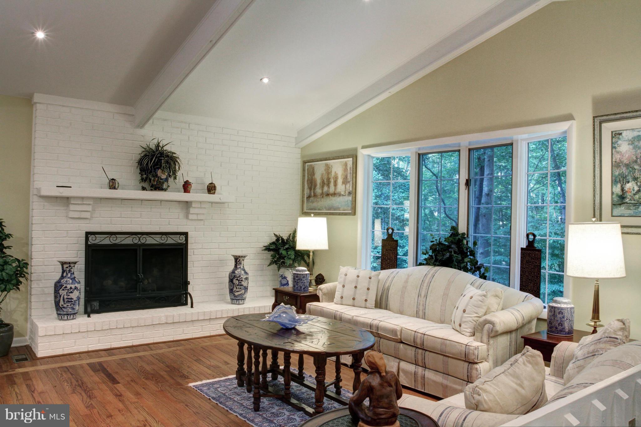 516 Ridge Road Annapolis, MD 21401 - Photo 6 of 30 Living Room