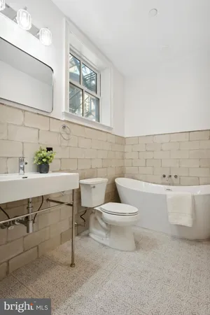 $853,000 | 1716 Spruce Street, Unit 6, Philadelphia, PA 19103
