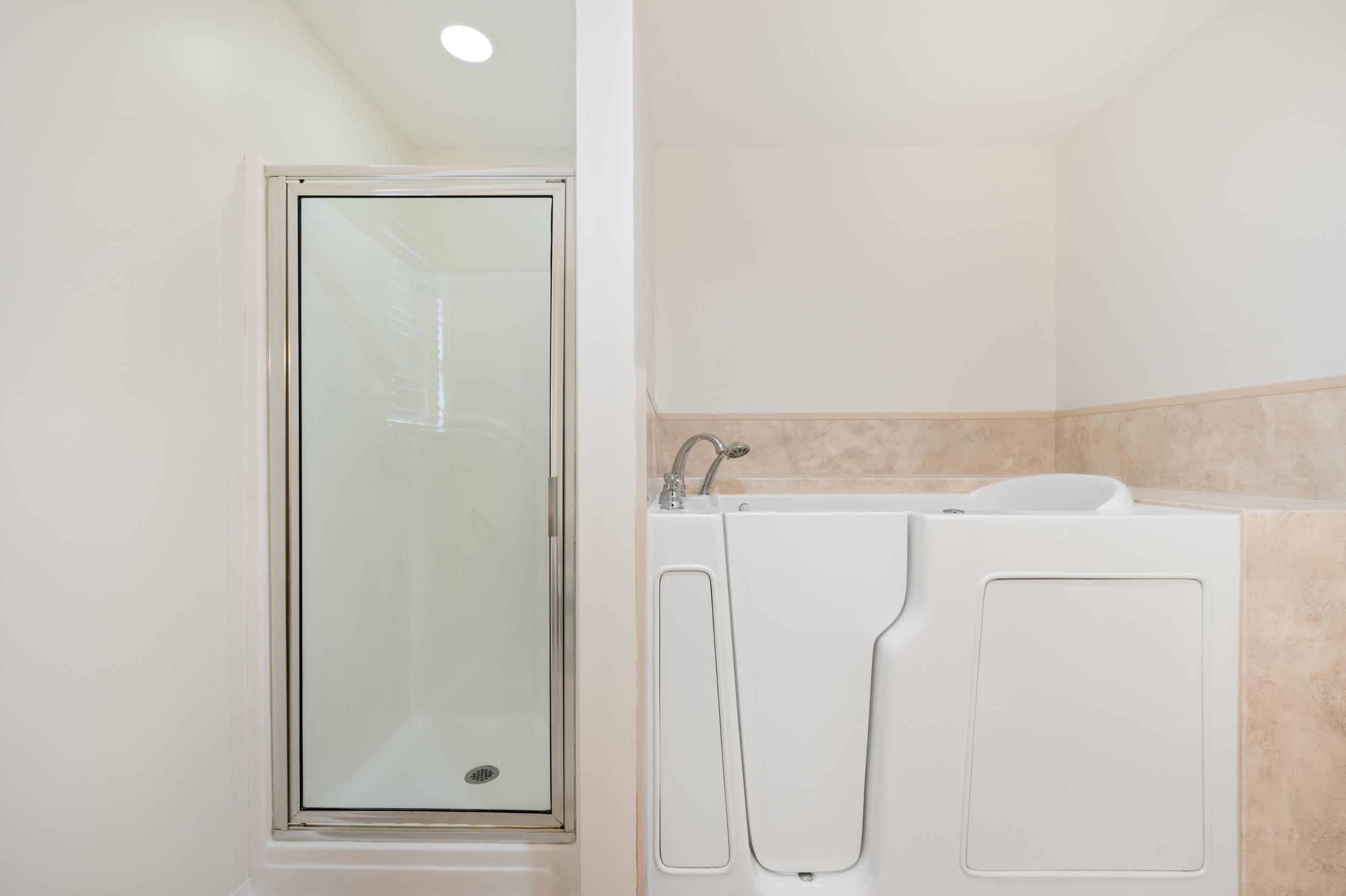 136 Donna Circle Daphne, AL 36526 - Photo 19 of 28 Bathroom