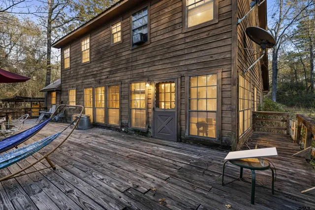 a view of a dry yard