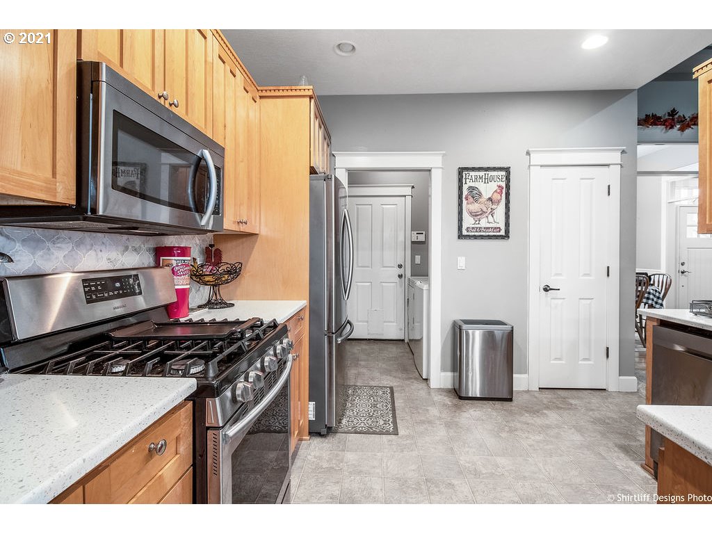 3725 Julia Loop Eugene, OR 97404 - Photo 11 of 32 Gallery Image 11
