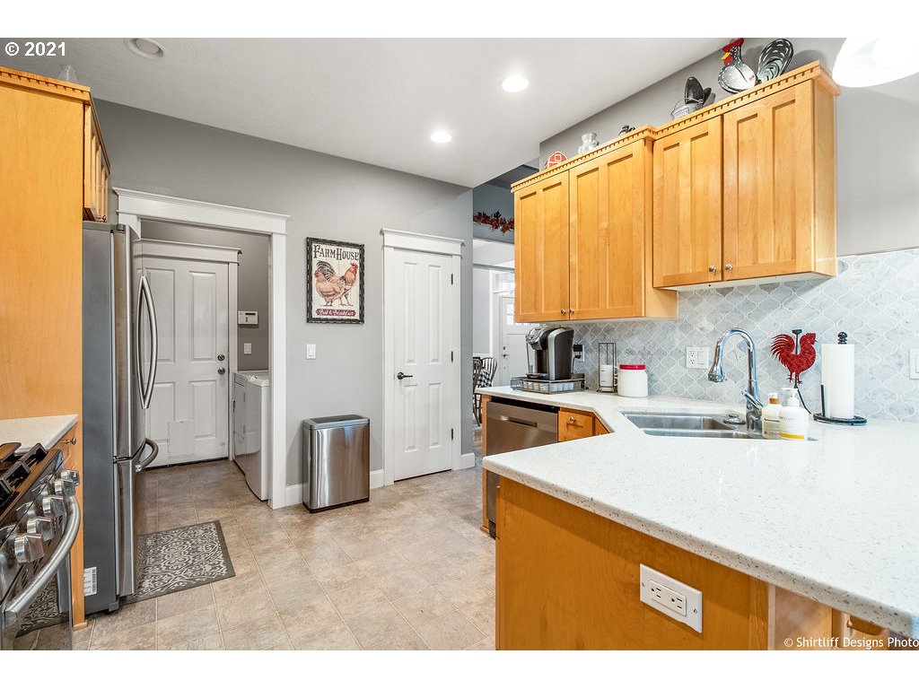 3725 Julia Loop Eugene, OR 97404 - Photo 12 of 32 Gallery Image 12