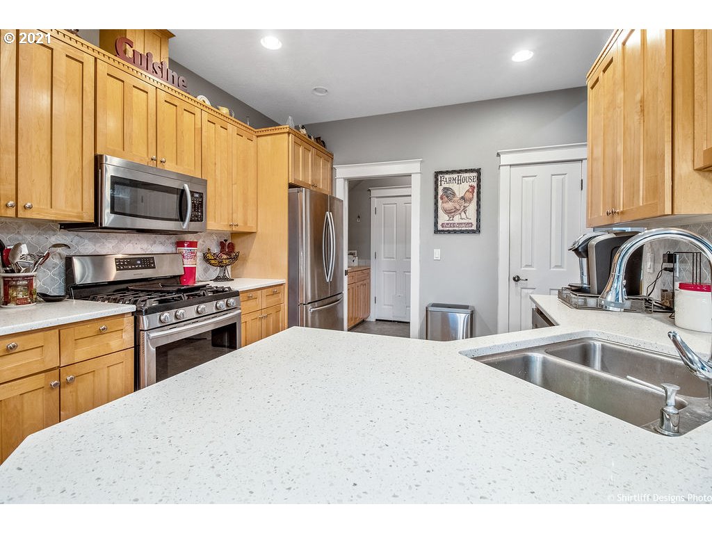 3725 Julia Loop Eugene, OR 97404 - Photo 14 of 32 Gallery Image 14