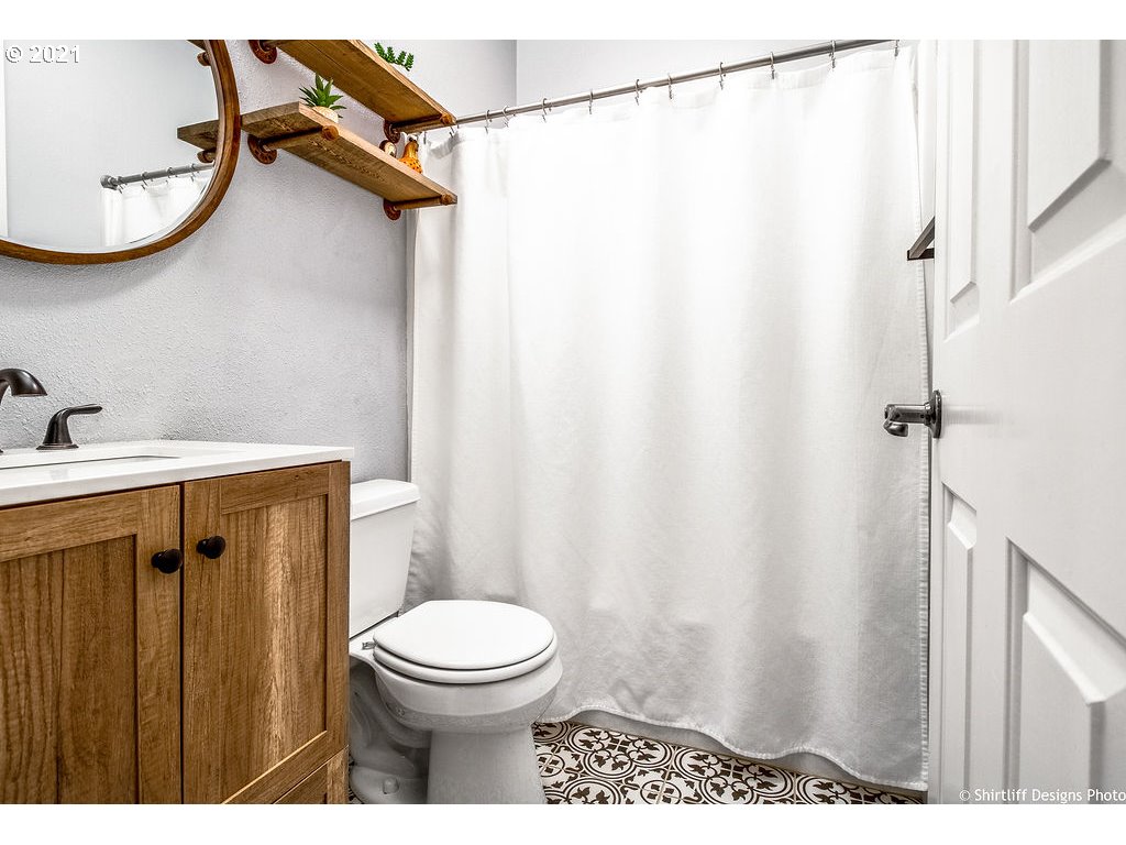 3725 Julia Loop Eugene, OR 97404 - Photo 18 of 32 Gallery Image 18