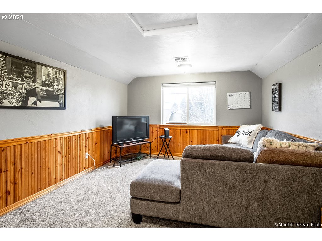 3725 Julia Loop Eugene, OR 97404 - Photo 21 of 32 Gallery Image 21