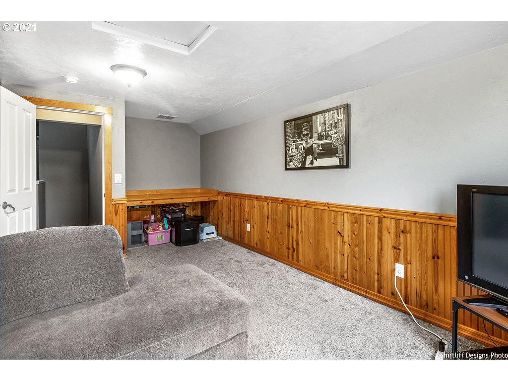 3725 Julia Loop Eugene, OR 97404 - Photo 22 of 32 Gallery Image 22