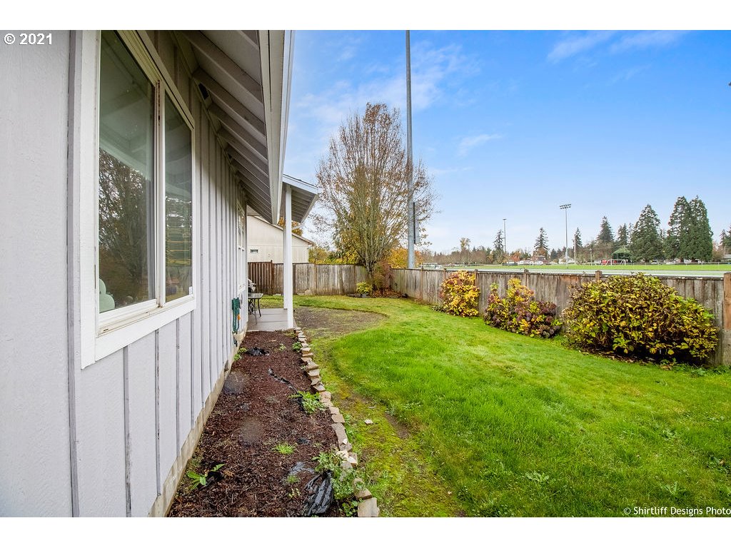 3725 Julia Loop Eugene, OR 97404 - Photo 31 of 32 Gallery Image 31