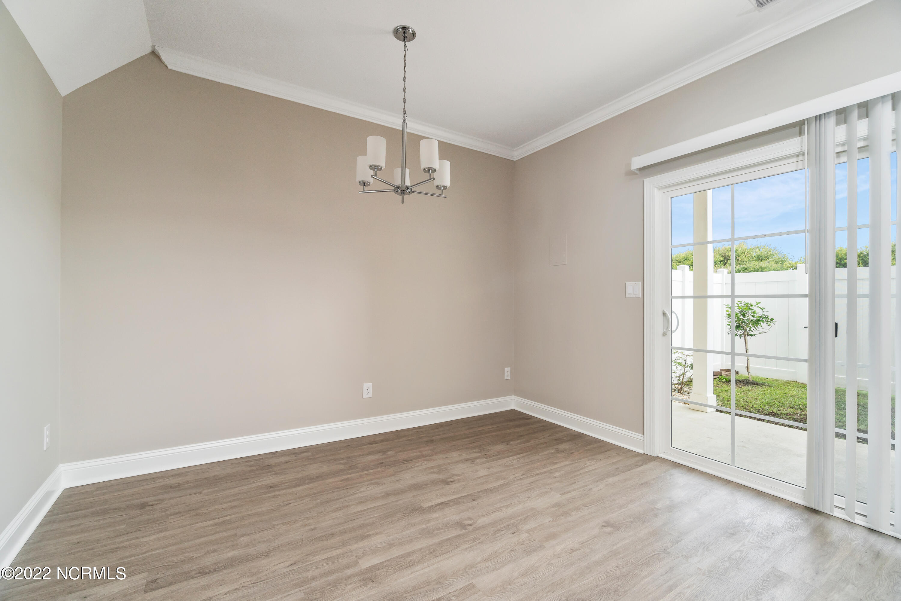 2800 West Fort Macon Road, Unit 48 Atlantic Beach, NC 28512 - Photo 12 of 45 Dining Area View