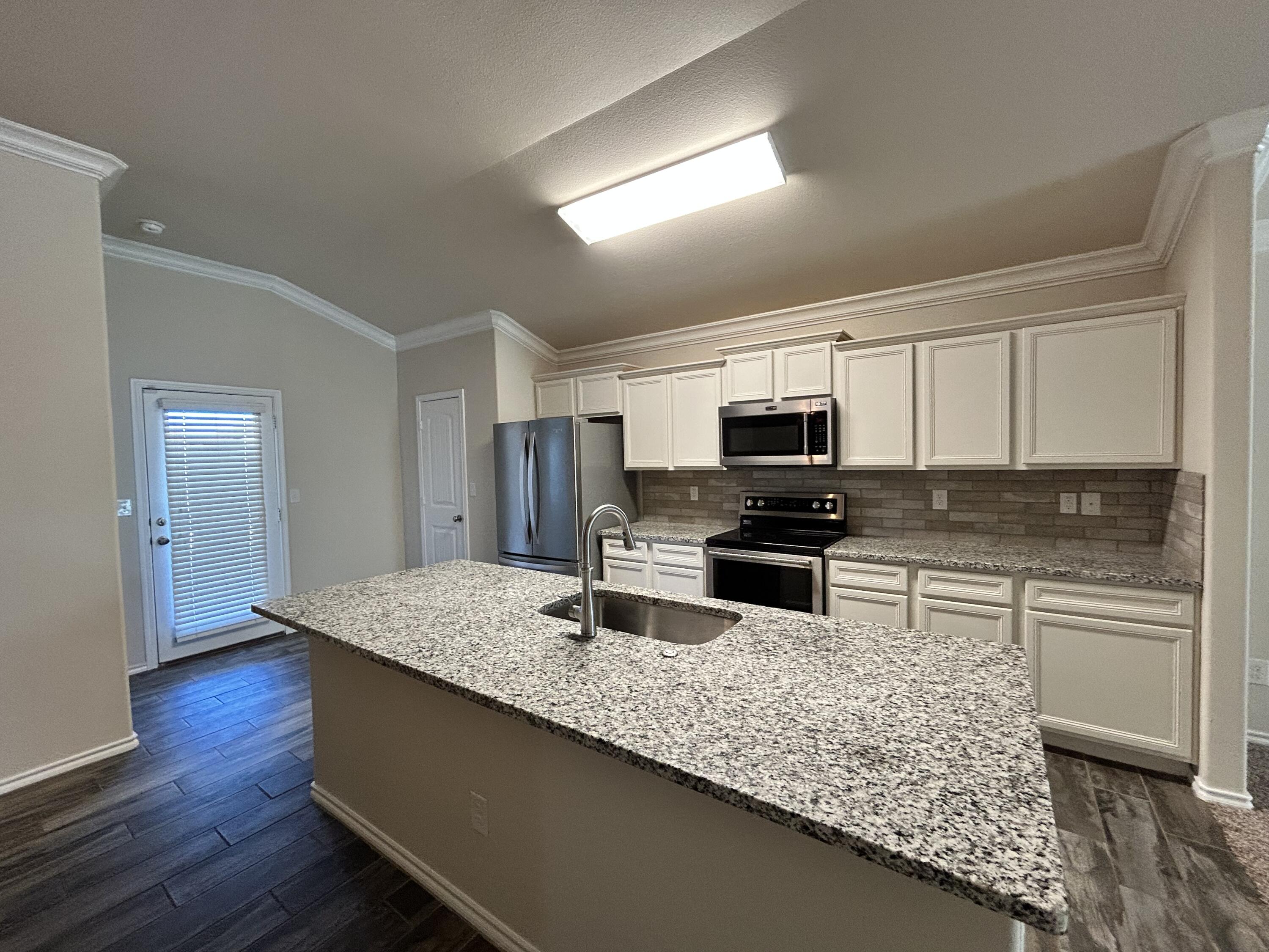 7424 104th Street Lubbock, TX 79424 - Photo 5 of 19 IMG_1182