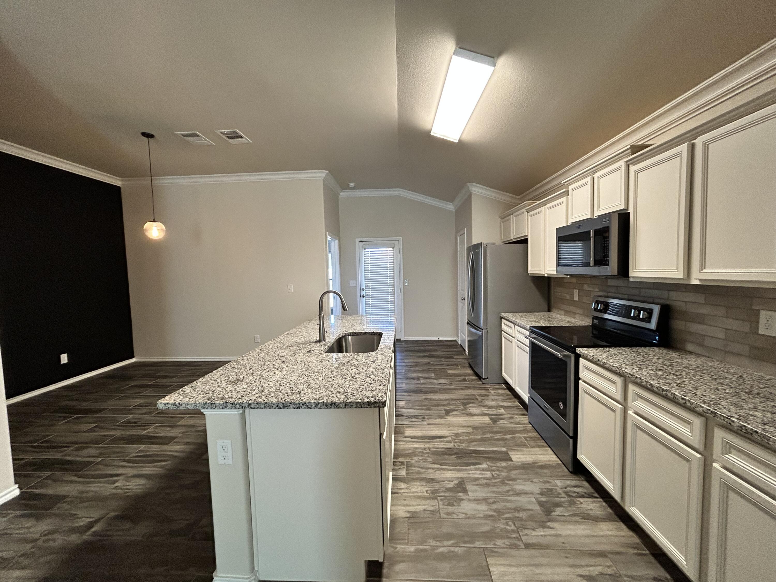 7424 104th Street Lubbock, TX 79424 - Photo 7 of 19 IMG_1183